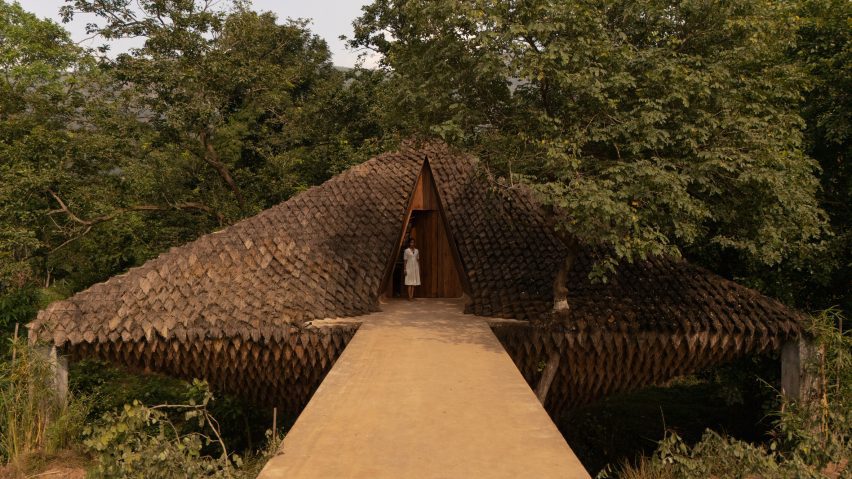 Bridge House by Wallmakers