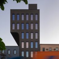 Commoncraft uses cantilever to extend "unconventional" Brooklyn building