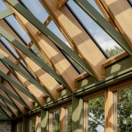 Timber scissor trusses