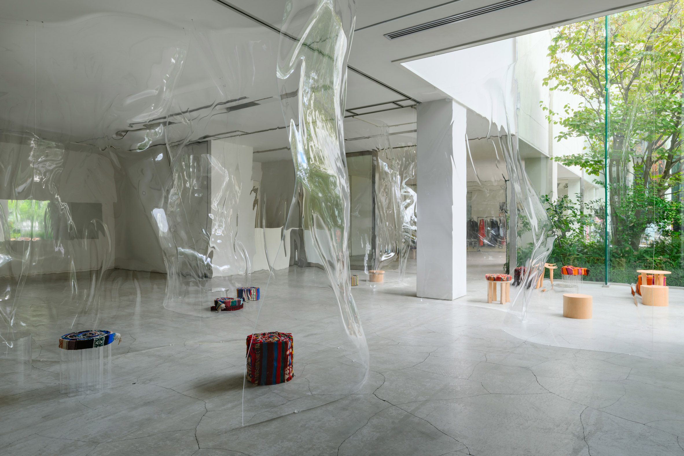 Bar with see-through walls