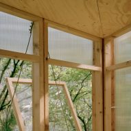 Casetta Tessino treehouse by Olin Petzold