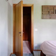 Bedroom door in Co.arch Studio apartment renovation in Mario Galvagni's Giomein