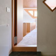 Marble step in Co.arch Studio apartment renovation in Mario Galvagni's Giomein