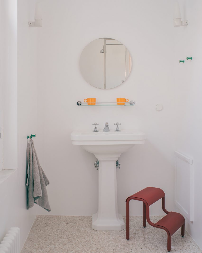 Colourful accents in the bathroom