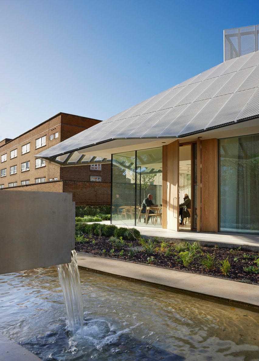 Cancer care facility by Stephen Marshall Architects