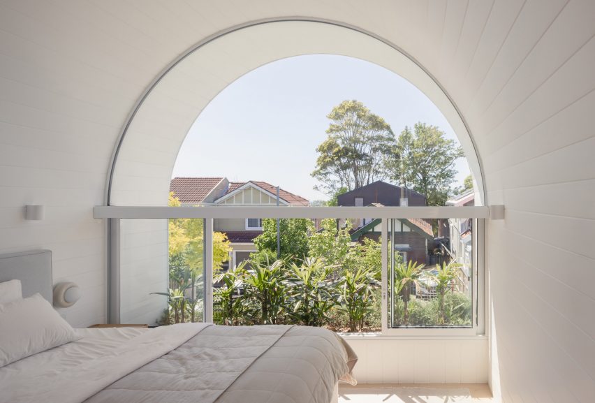 Moon House in Sydney, Australia by James Garvan Architecture