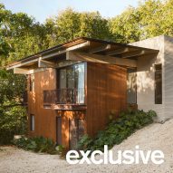 FAMM Arquitectura lets the landscape "speak first" at Costa Rican house