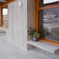 Window bench in Casa BM by Errant Architetture