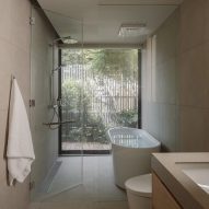 House in Minami-Azabu by Keiji Ashizawa