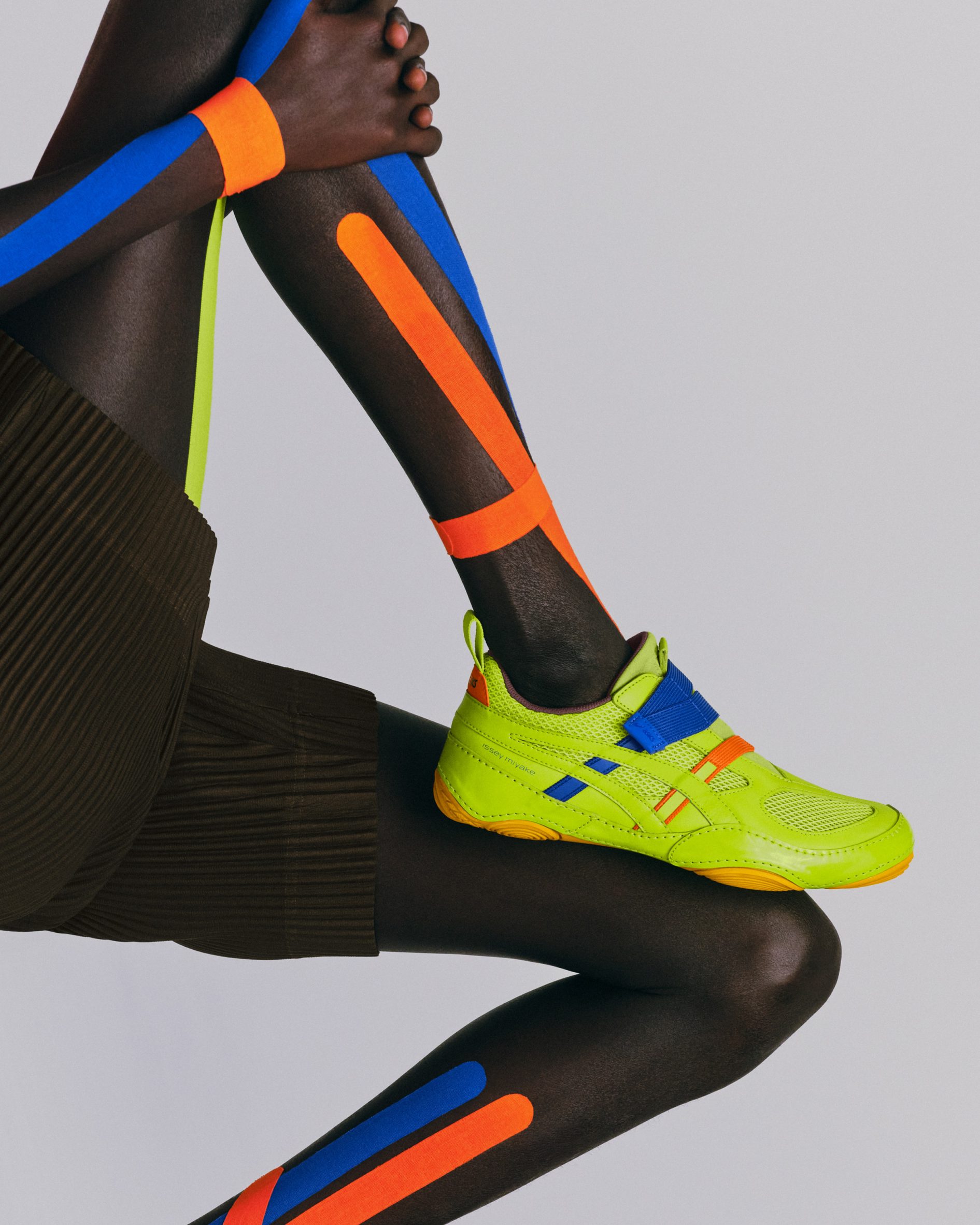 靴 Asics ISSEY MIYAKE HYPER TAPING Issey Miyake designs 