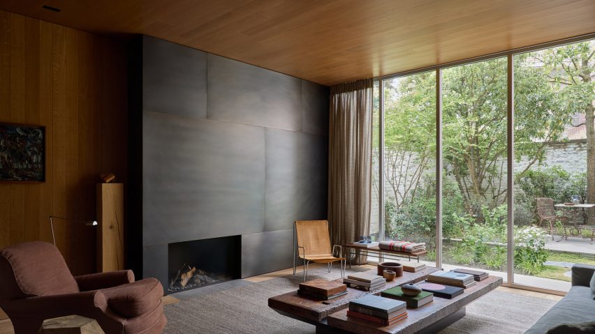 Stainless steel fireplace in Townhouse VI in Kortrijk by Decancq Vercruysse