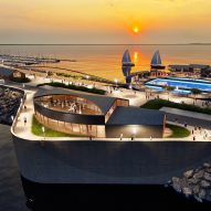 Marks Barfield Architects proposes UK tidal power station "to reduce reliance on fossil fuels"