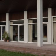 Garden facade of Bungalow Sint-Martens-Latem by Decancq Vercruysse