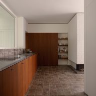Kitchen in Bungalow Sint-Martens-Latem by Decancq Vercruysse