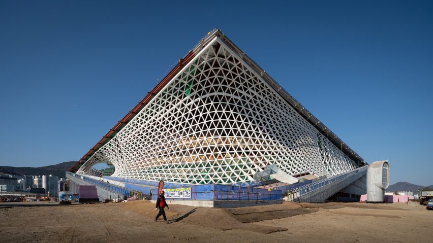 Busan Opera House by Sn&oslash;hetta