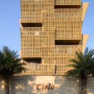 Apartment building in Nagpur by Sanjay Puri Architects