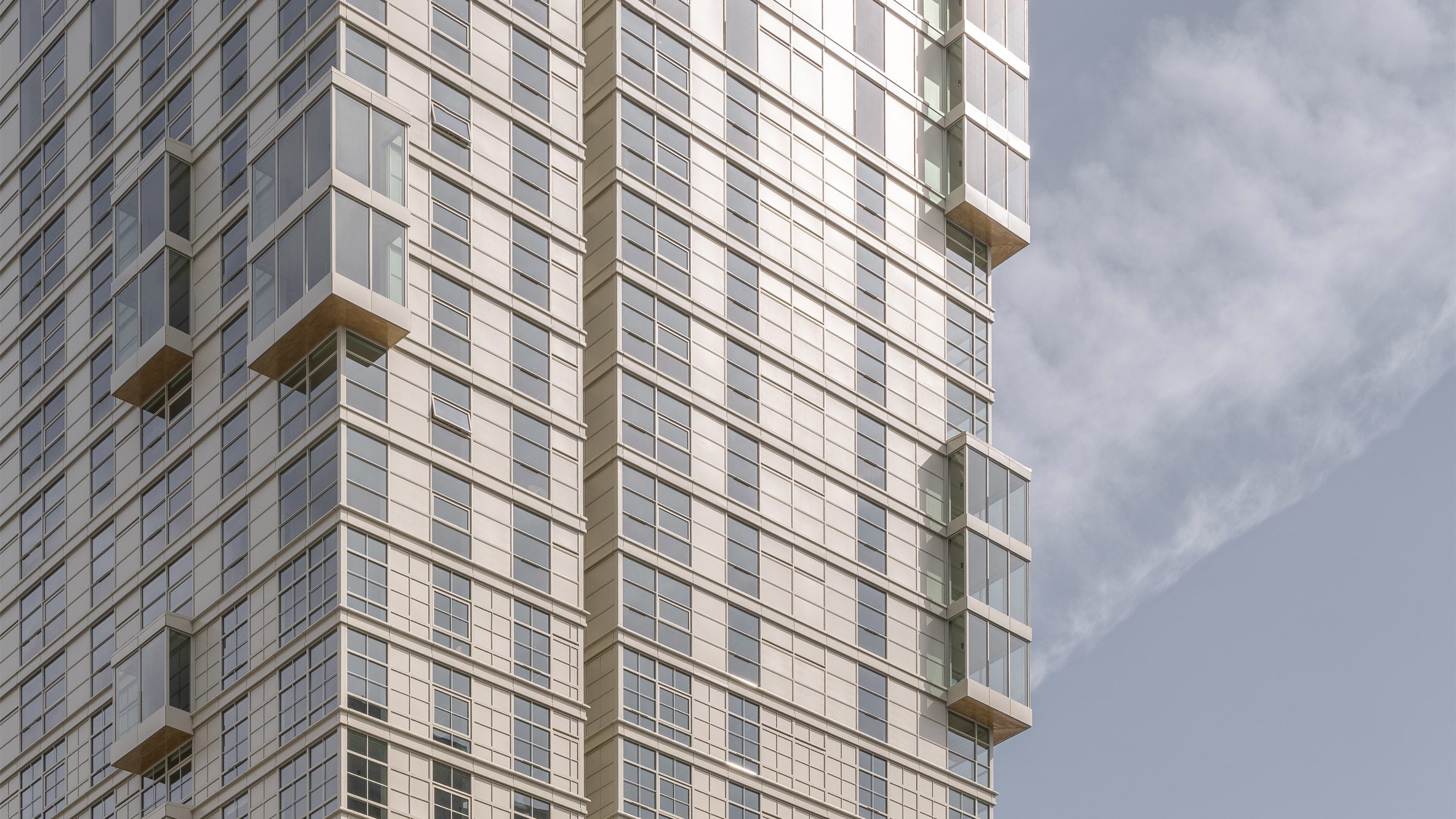 Boxy “sky lounges” protrude from Kaye tower in Seattle