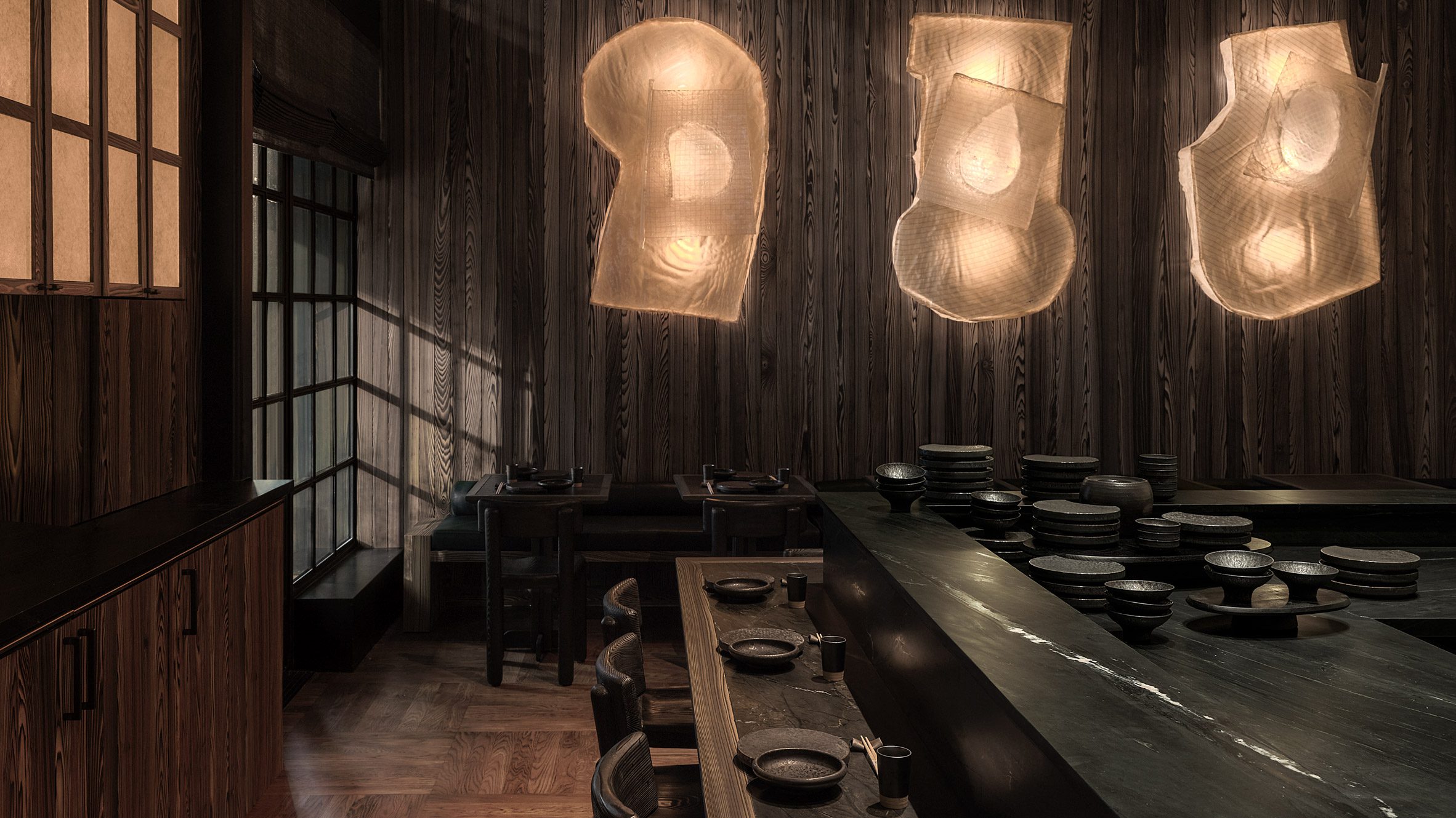Restaurant Design　日本語解説付き激レア Kelly Wearstler designs low-lit restaurant at Austin Proper Hotel