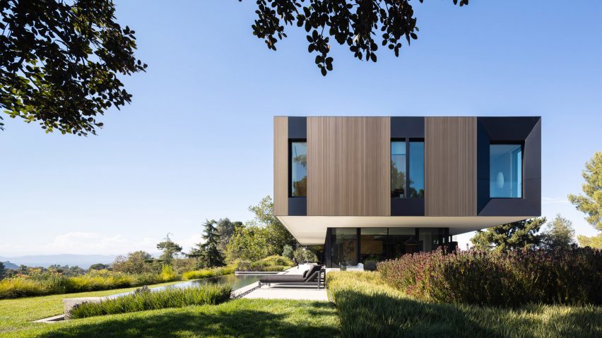 Bronze and Black House by SPF Architects