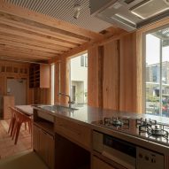 Kitchen and dining room in Live Sawn House by ICADA