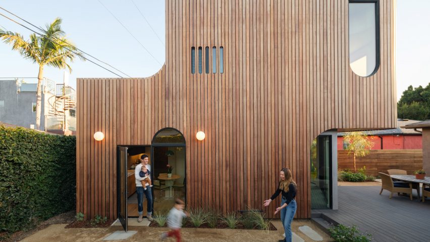 Ipe-clad ADU in Los Angeles with family