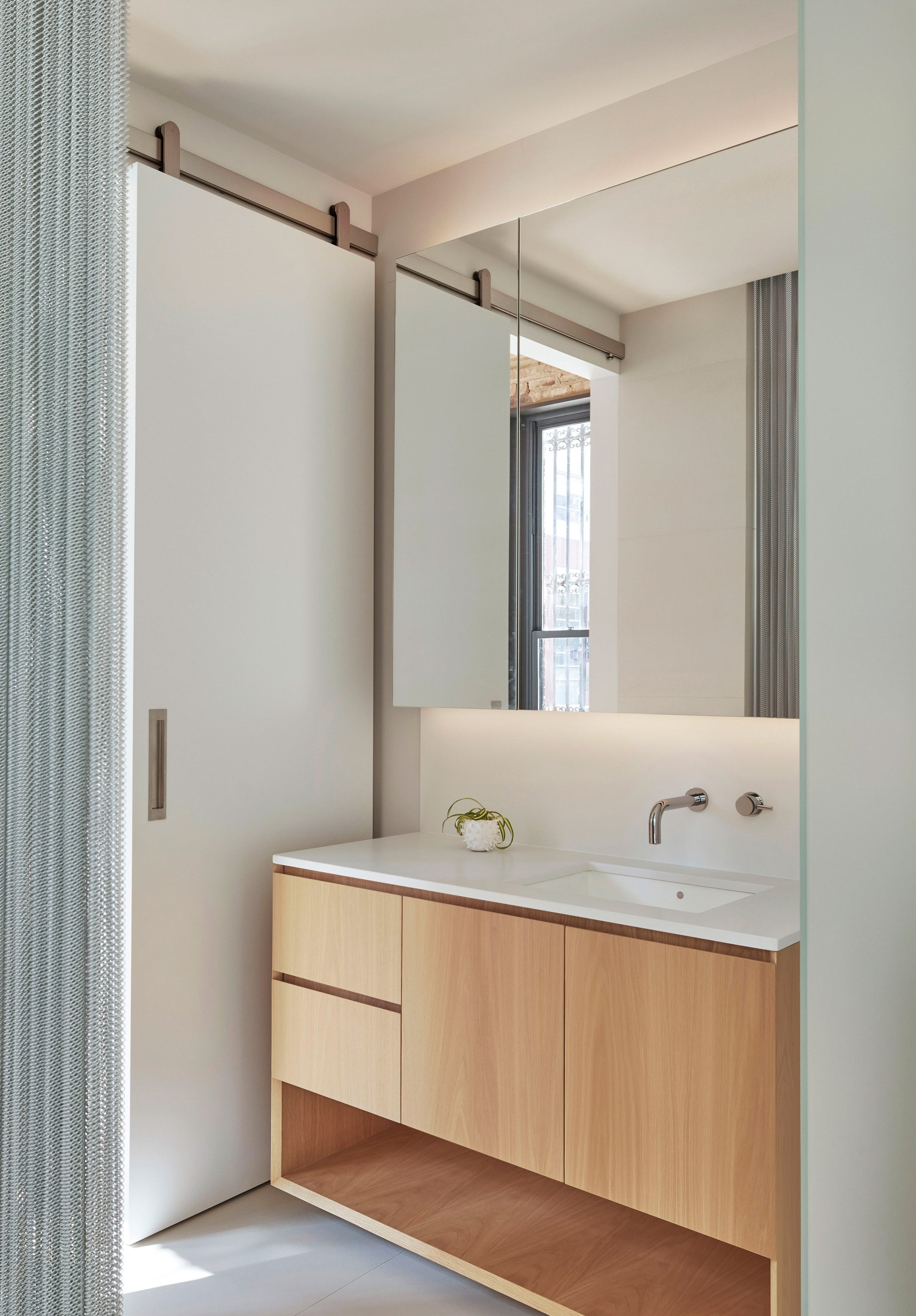 Cullerton Residence by Vladimir Radutny Architects