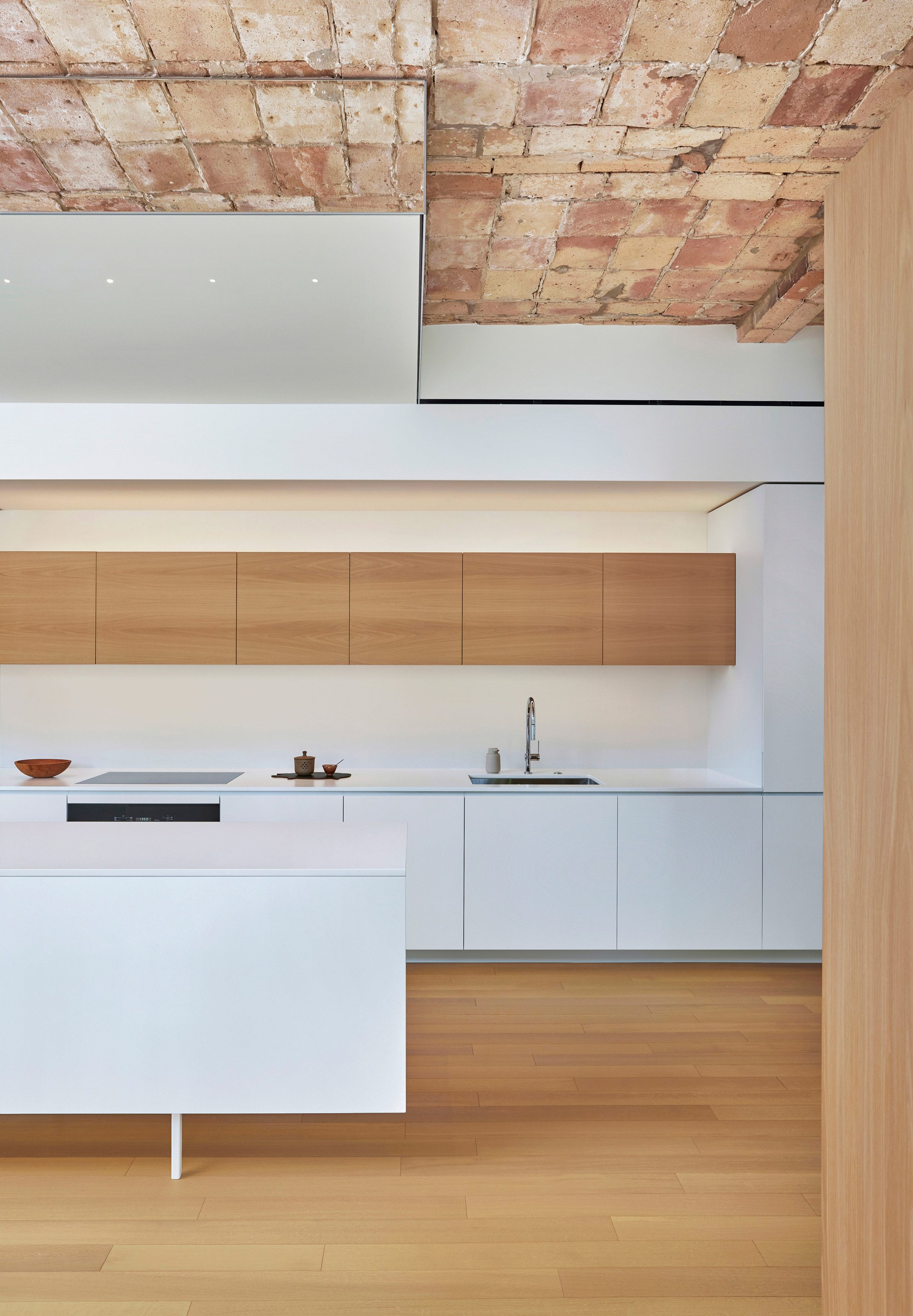 Cullerton Residence by Vladimir Radutny Architects