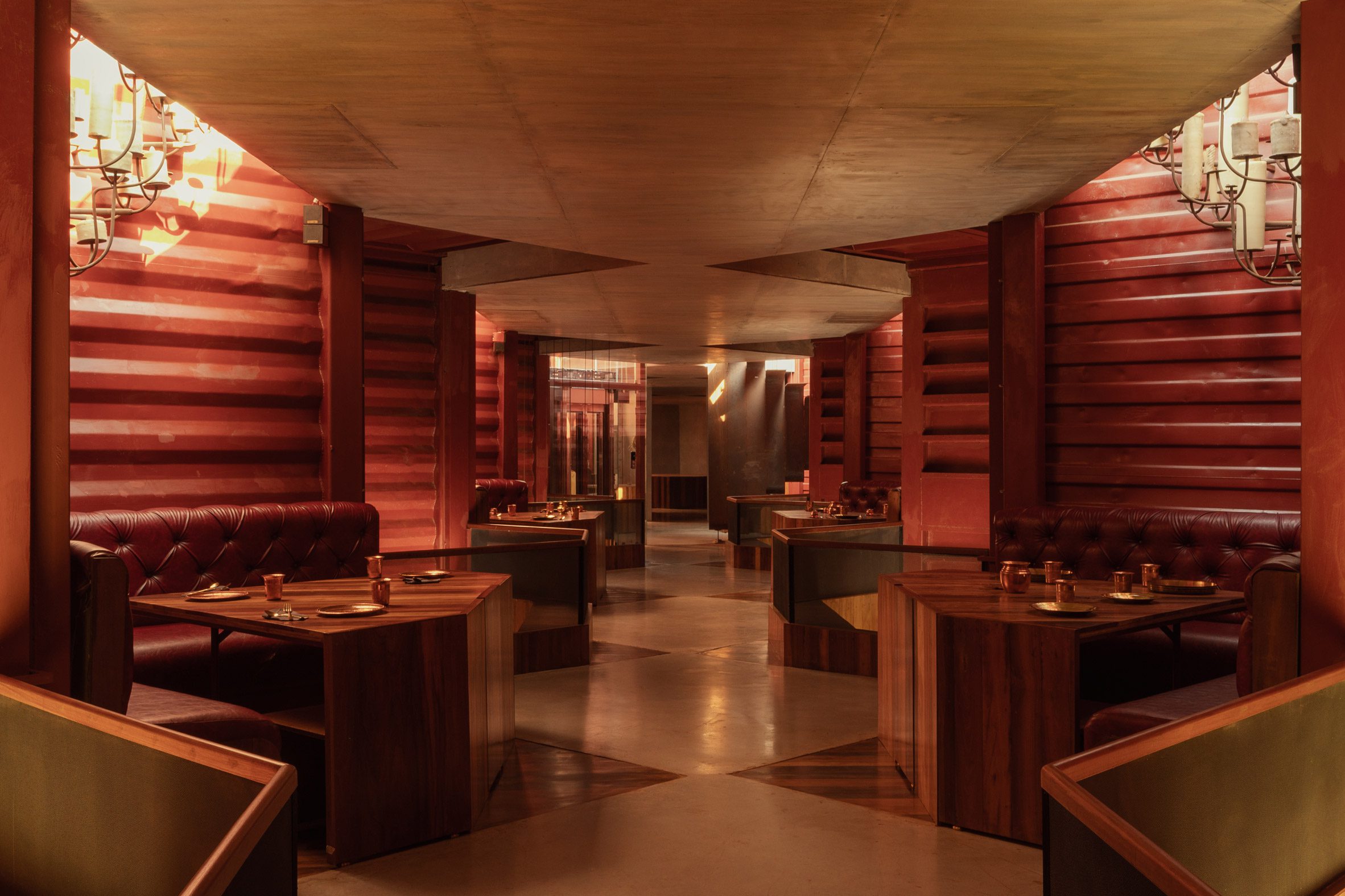 Petti restaurant in India by Wallmakers