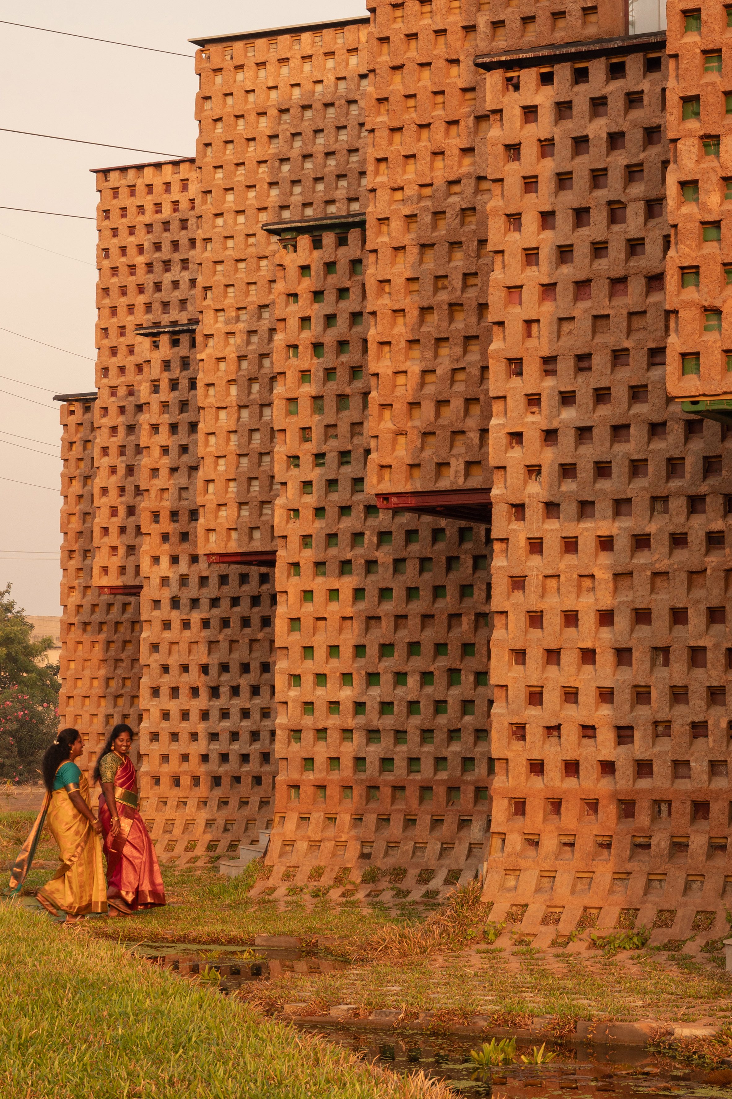 Petti restaurant in India by Wallmakers