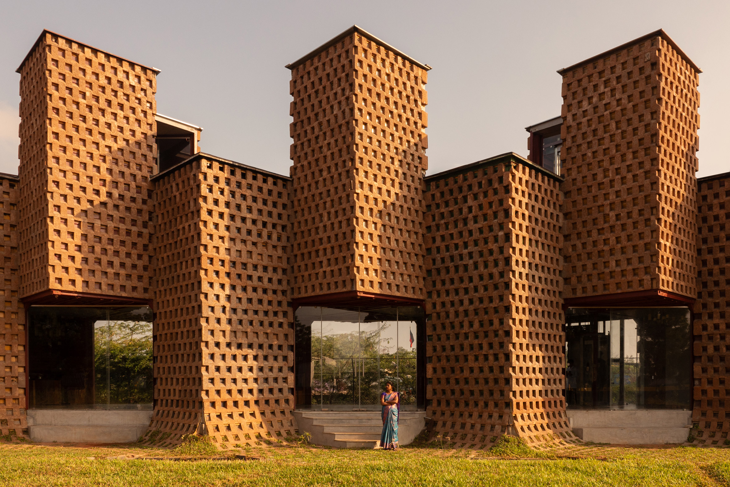 Petti restaurant in India by Wallmakers