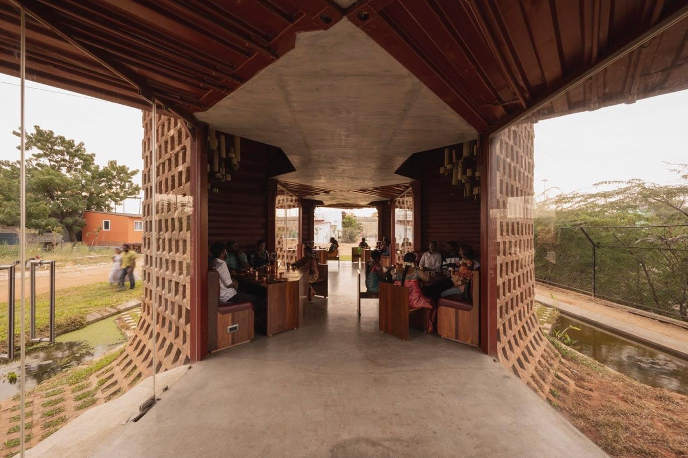 Petti restaurant in India by Wallmakers