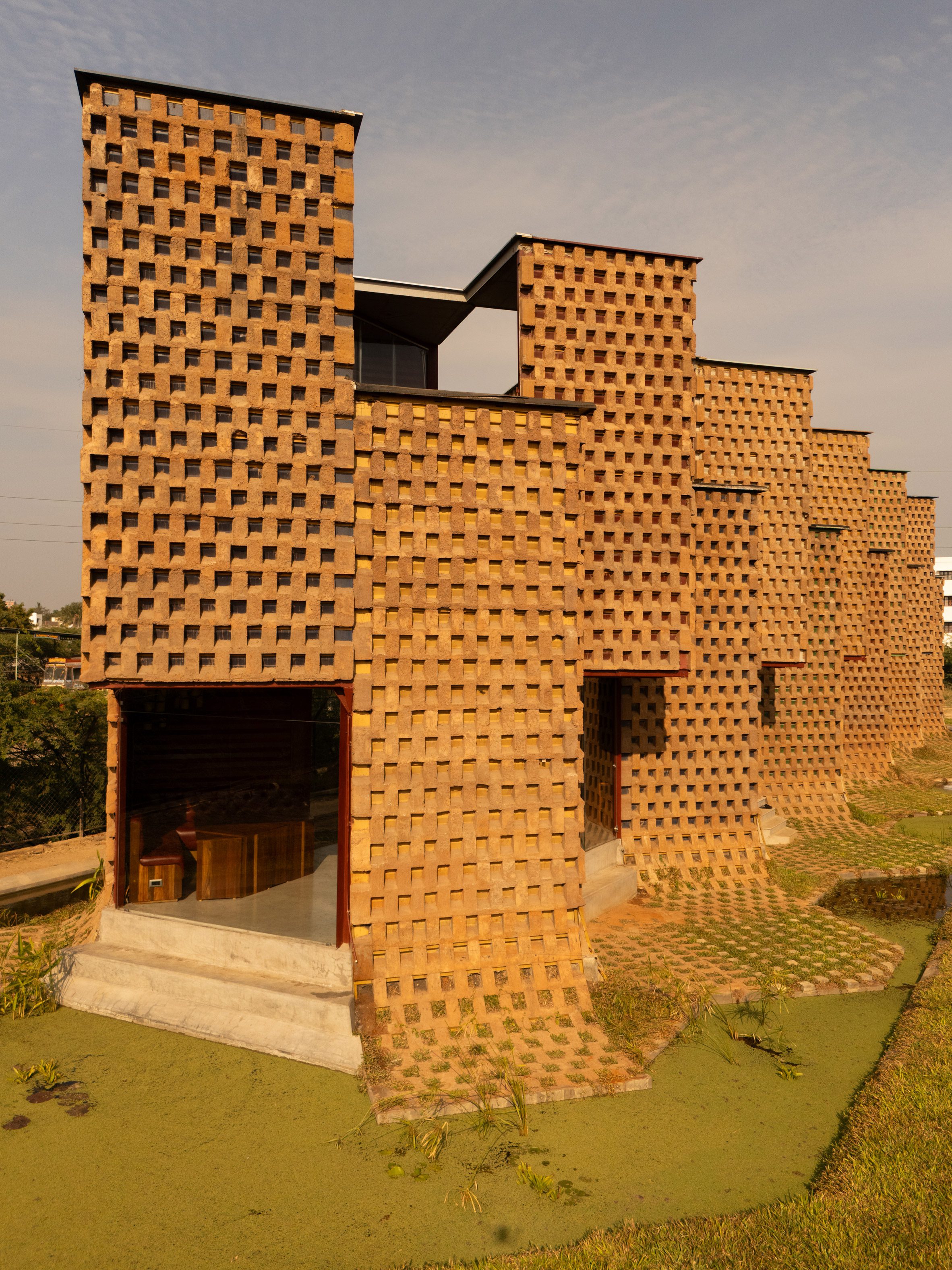 Petti restaurant in India by Wallmakers