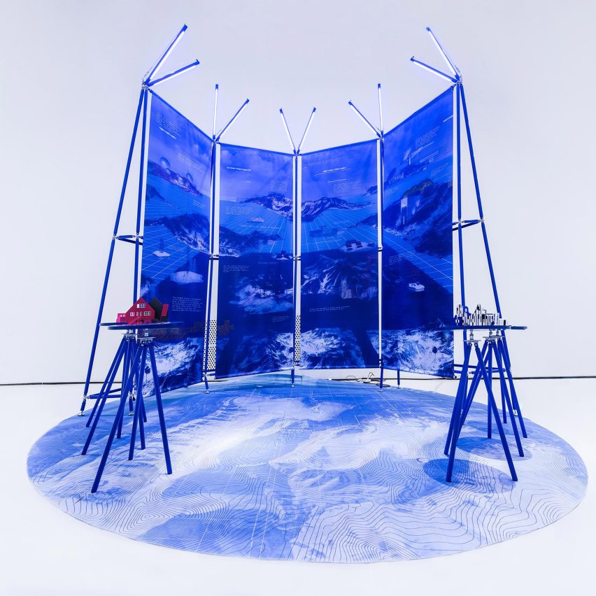 Display of extended reality projects