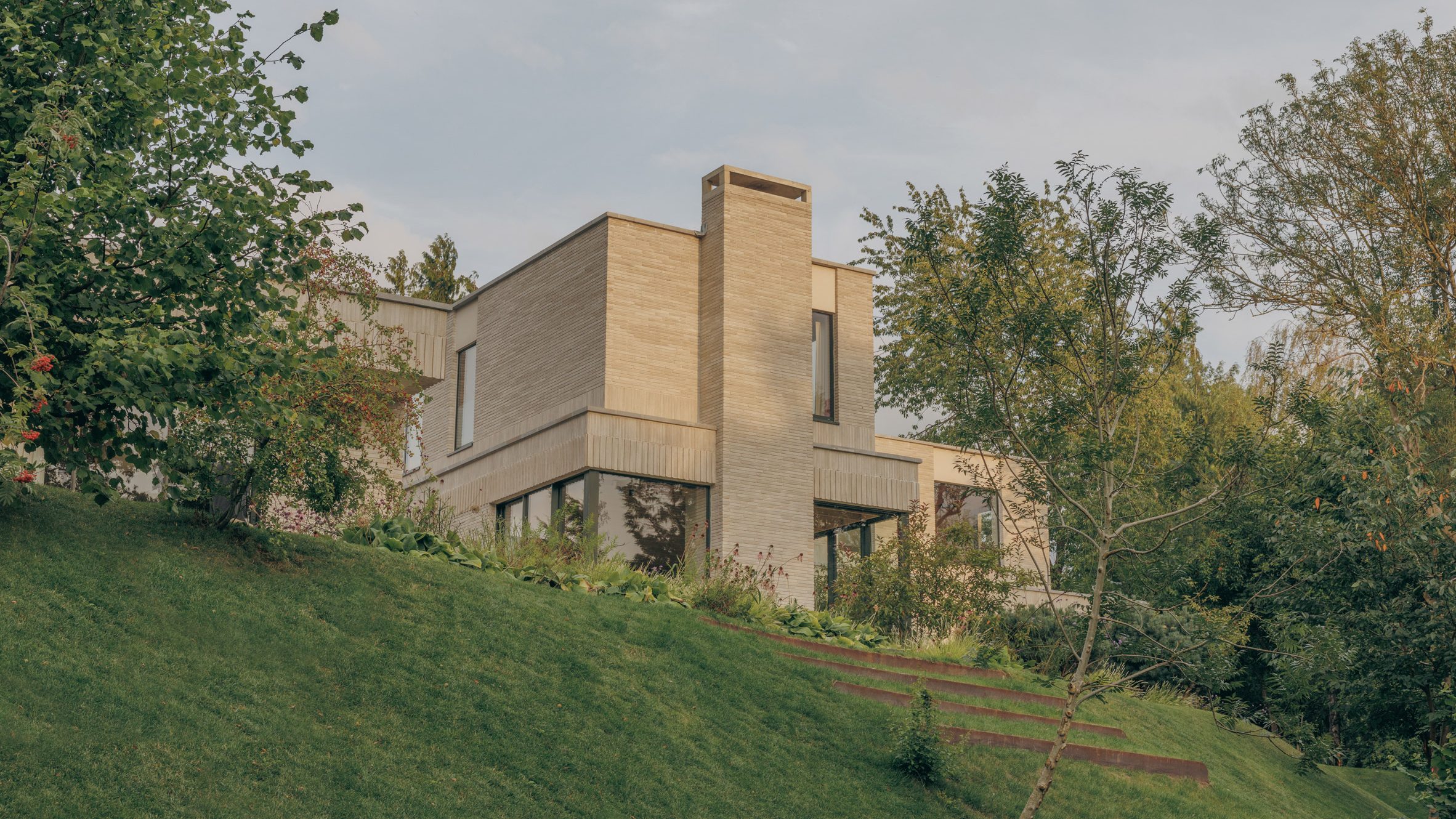https://static.dezeen.com/uploads/2026/05/house-of-em-skylark-residential-architecture_dezeen_2364_col_5-HERO1.jpg