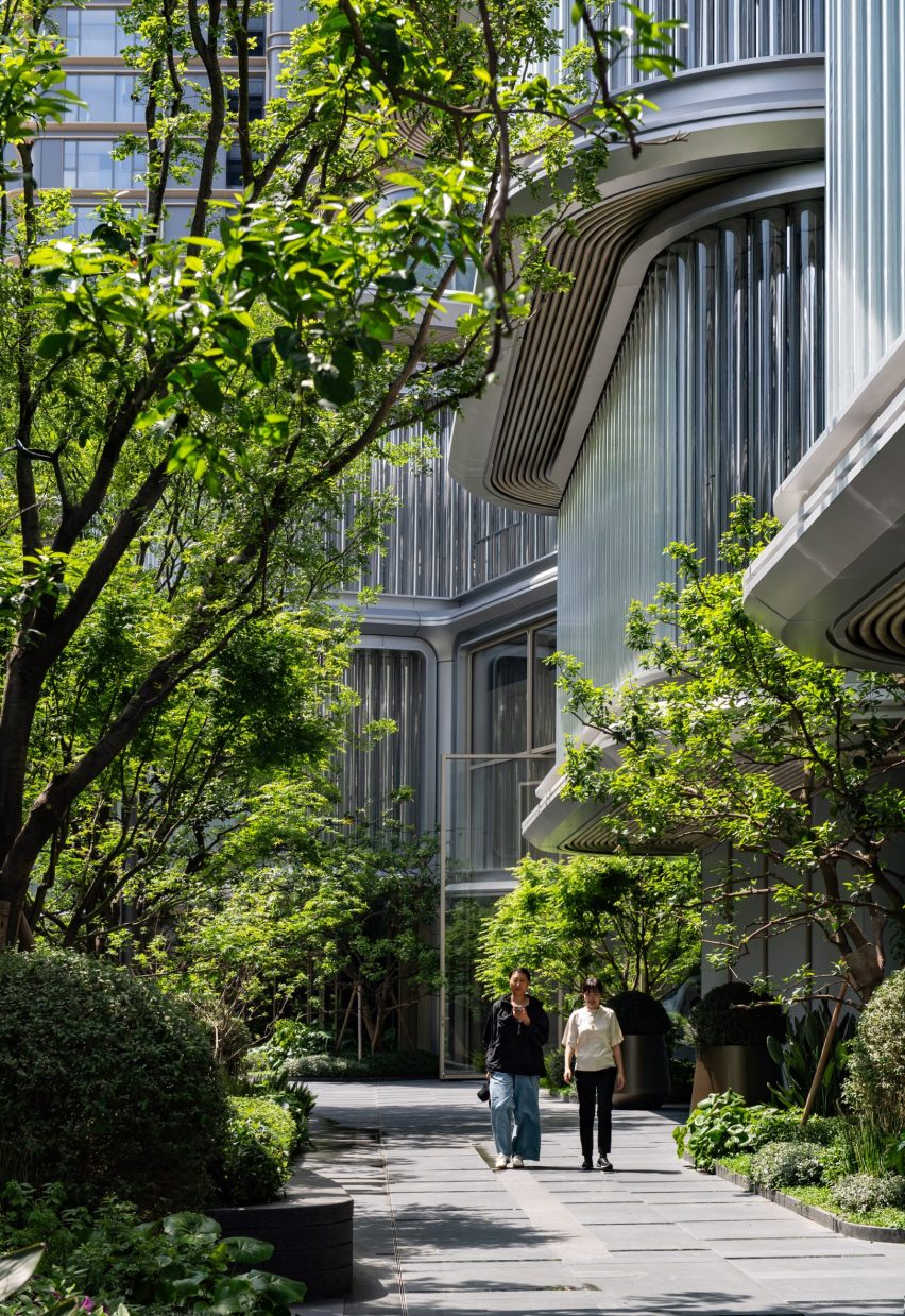 Foster + Partners lines Shanghai art gallery with tubular glass, comments