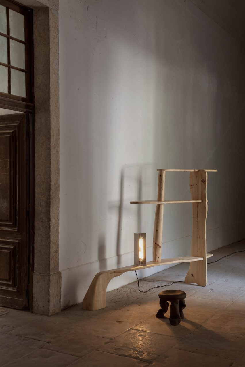 Wobbly timber shelf