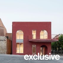 MACH completes Calasparra Town Hall with pink concrete