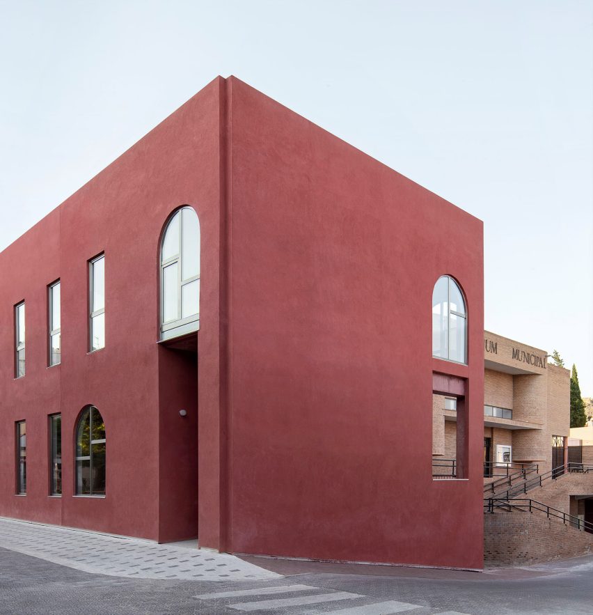 Public building by MACH