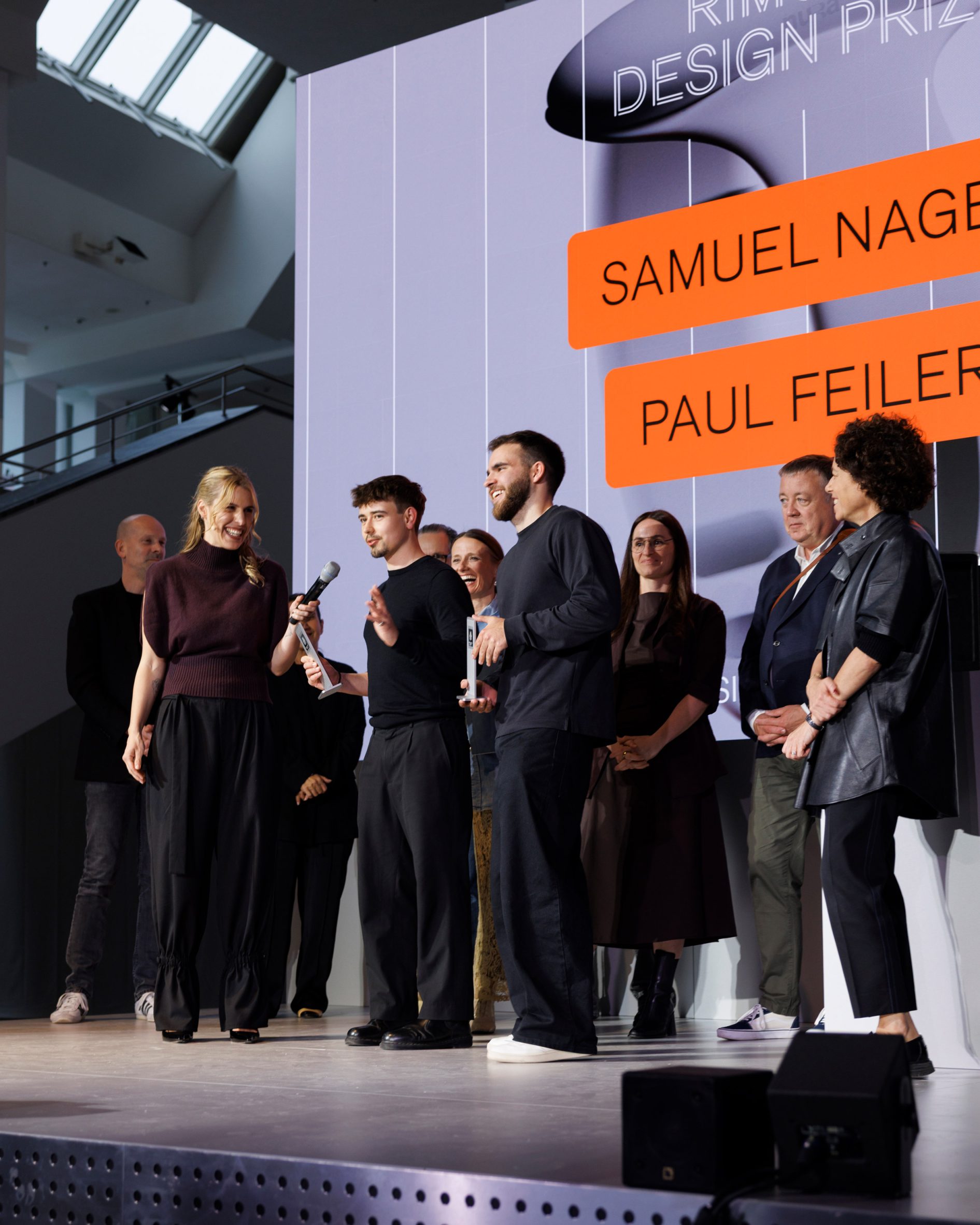 Samuel Nagel y Paul Feiler en el escenario de los Rimowa Design Awards en Berlín