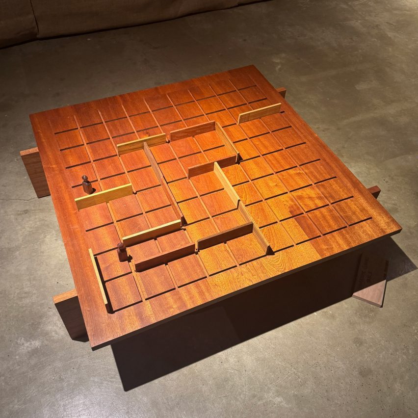 Quoridor coffee table