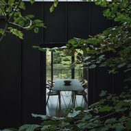 Log cabin by Mimosa Architects