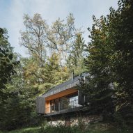 Czech log cabin by Mimosa Architects