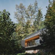 Czech log cabin by Mimosa Architects