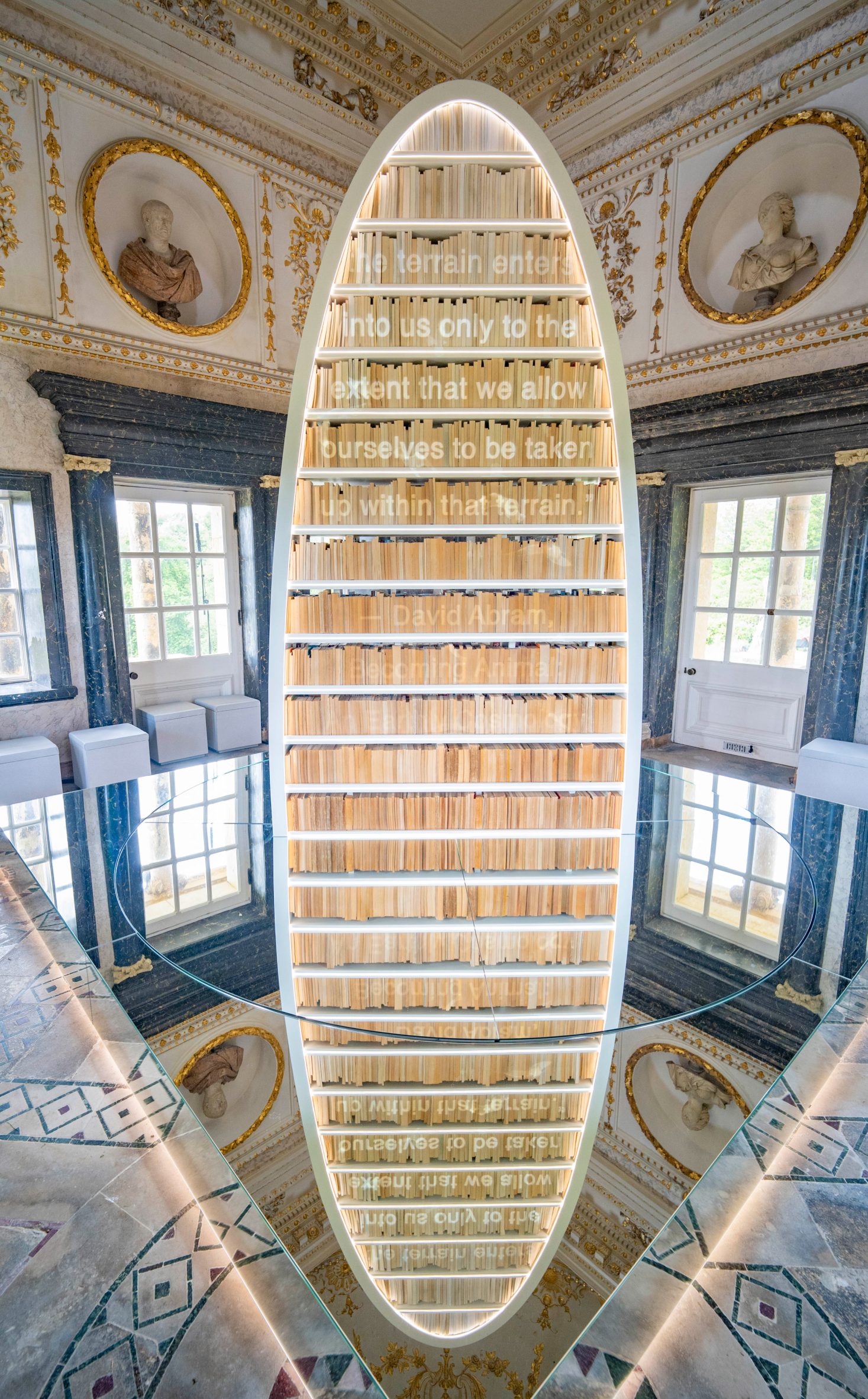 Foto de la Biblioteca de los Cuatro Vientos por Es Devlin