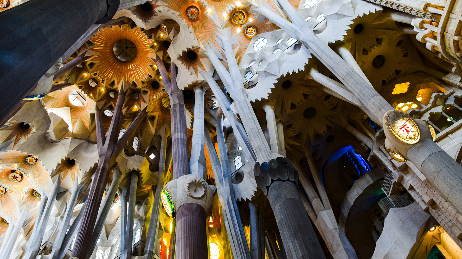 Dentro de la Sagrada Familia