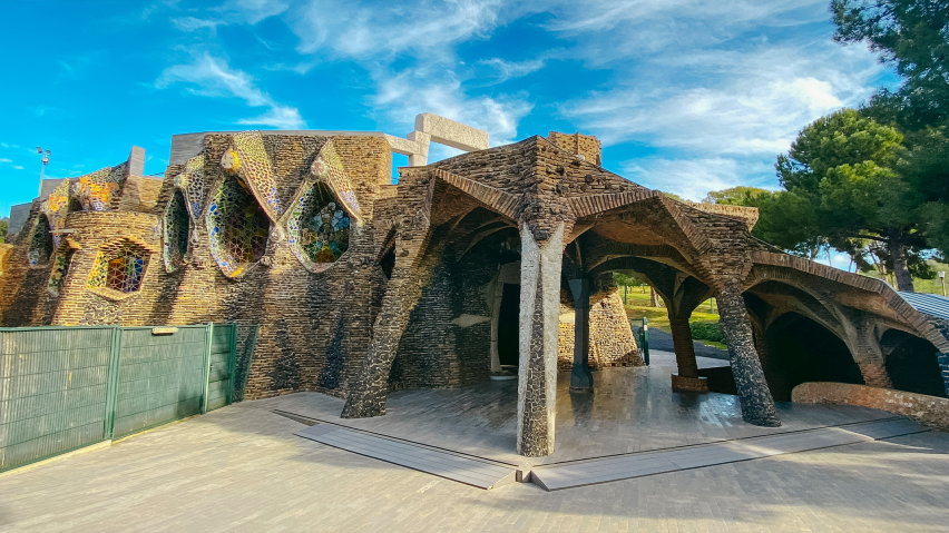 Exterior of Church of Col&ograve;nia G&uuml;ell