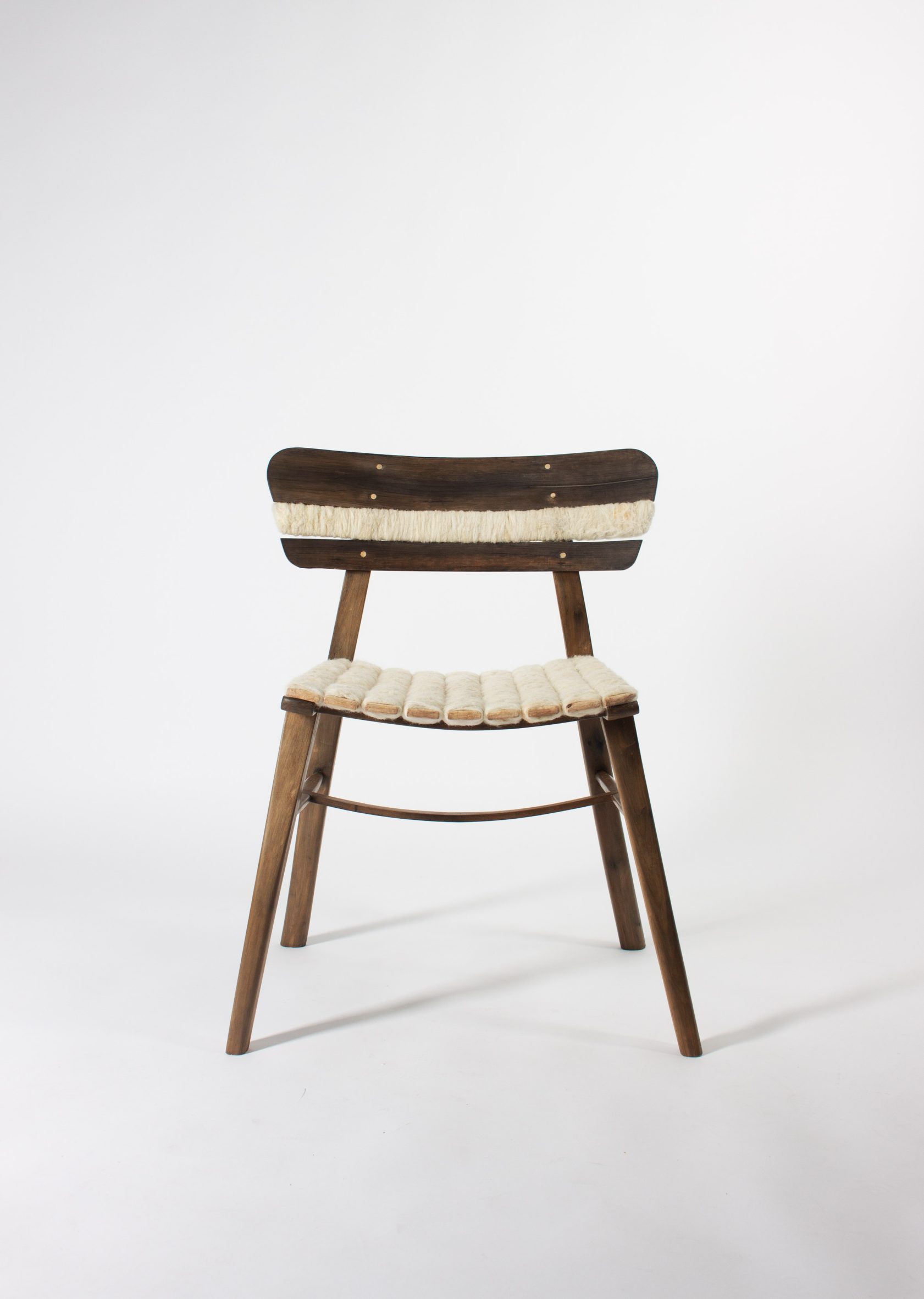 Um design de cadeira de madeira