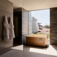 Eight scenic bathrooms with a window to the great outdoors