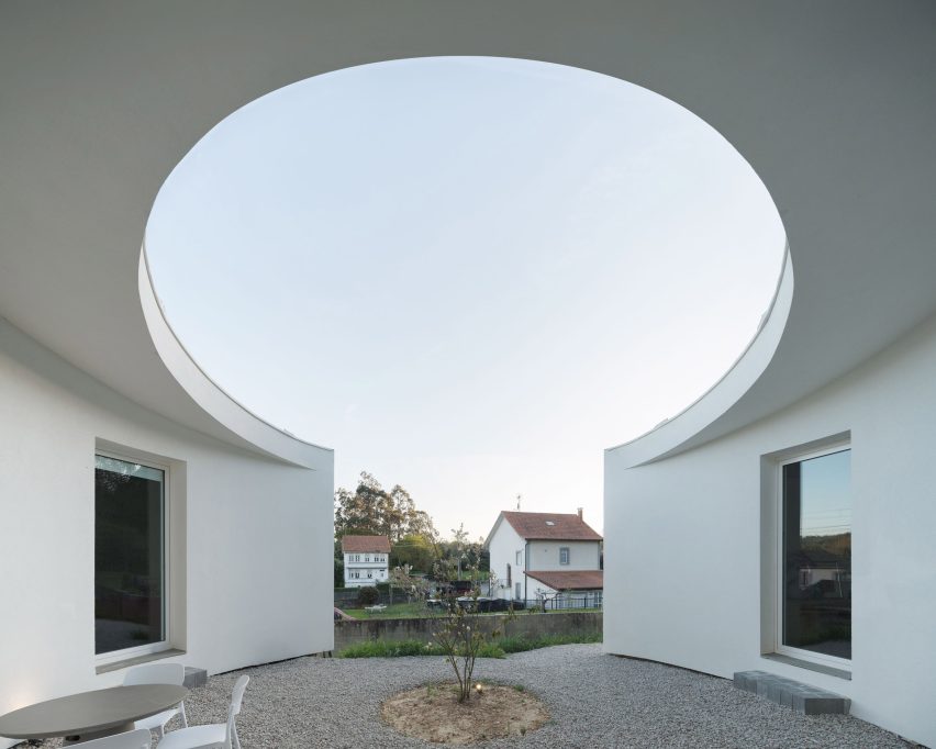 Crescent-shaped courtyard