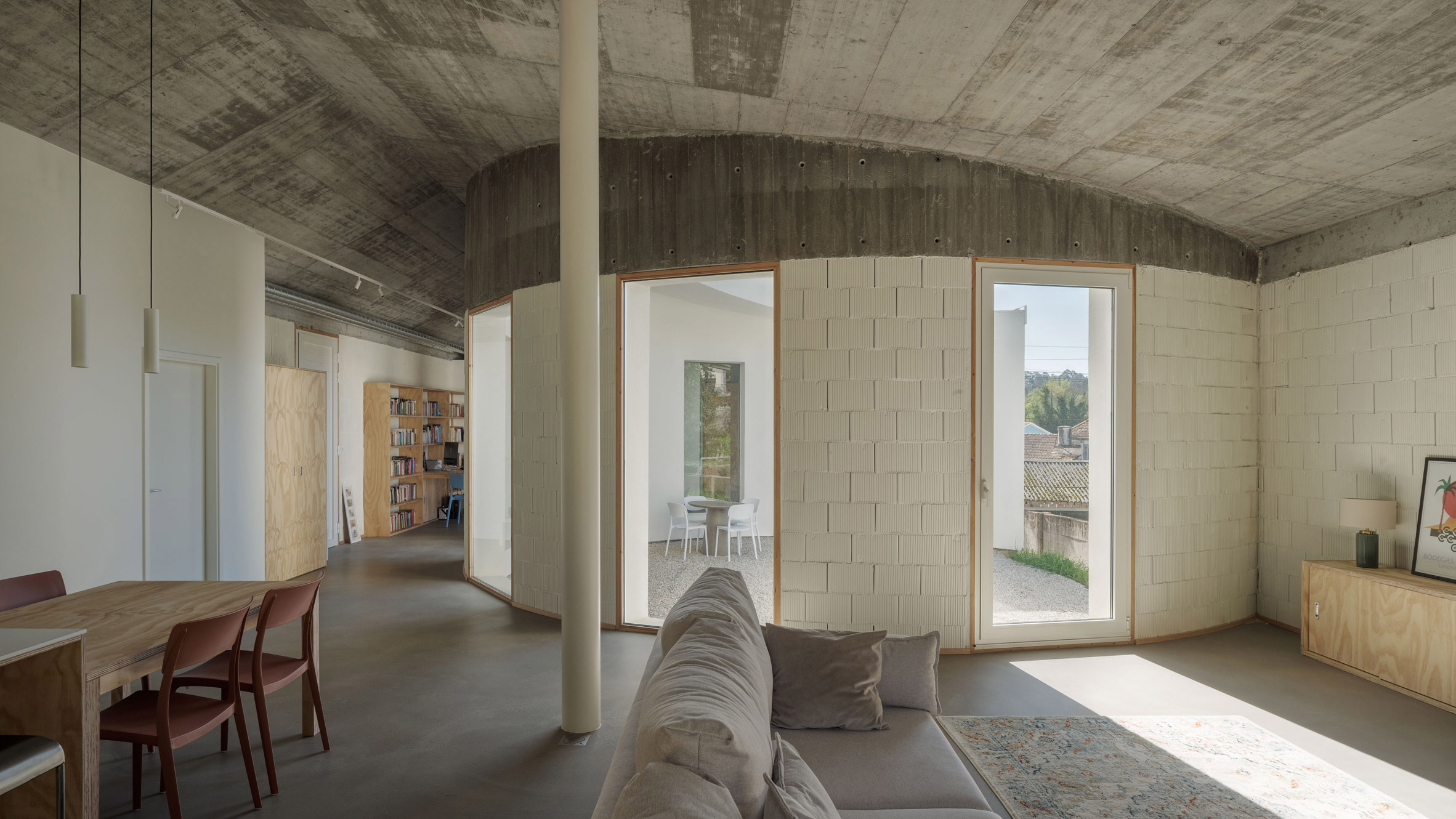 https://static.dezeen.com/uploads/2026/06/cecebre-house-sinaldaba-studio-architecture-residential-spain-courtyard_dezeen_2364_hero.jpg